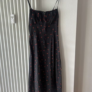 Abito midi con stampa di fragole