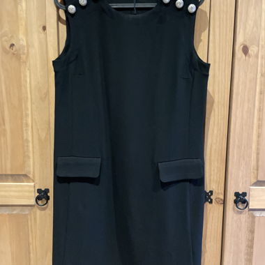 Schwarzes Kleid