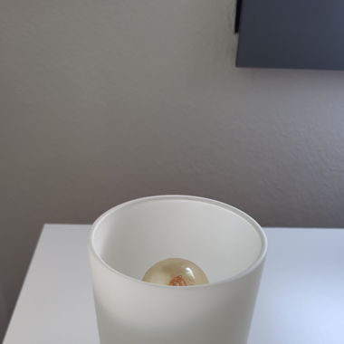 Weisse Lampe inklusiv neue Birne 