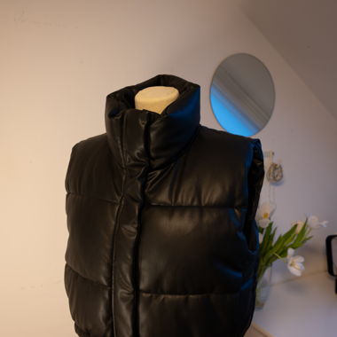 Black faux-leather quilted puffer collar