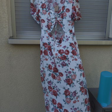 Weisses Blumen-Kleid