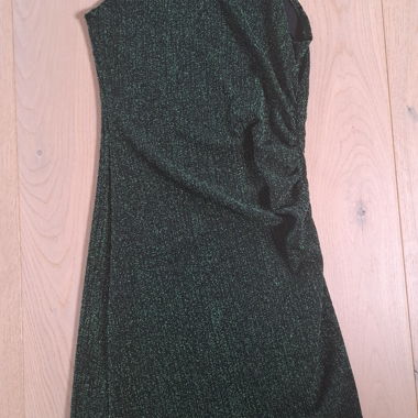 Vestito verde scintillante con colletto