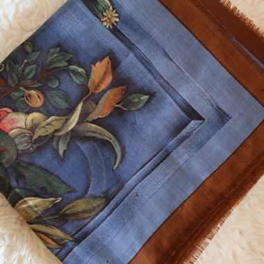 Sciarpa con motivi floreali 120x120cm