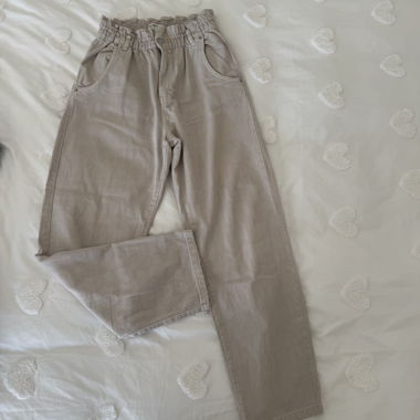 Beige Hose mit hohem Bund beige
