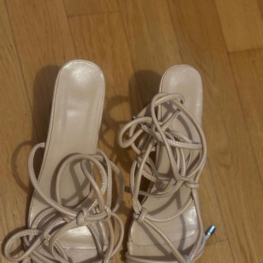  Sandales à talons beiges - Élégantes & tendance
