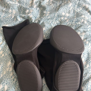 Yeezy pods size 2