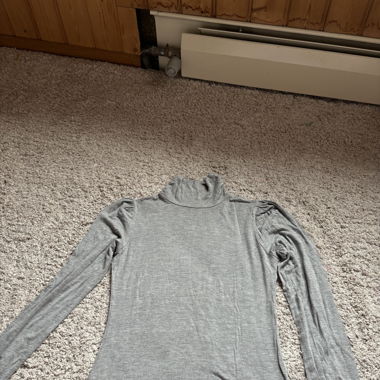 Basic Graues Shirt mit langem Ärmel und Kragen 