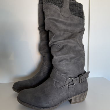 Grey winter boots / Size 39
