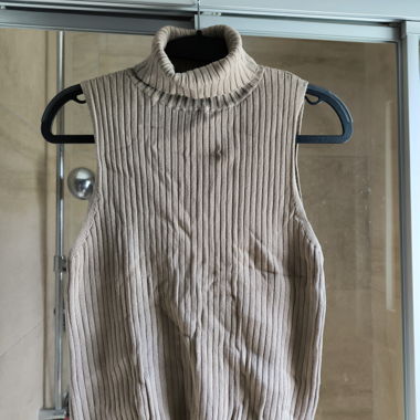 Maglione senza maniche con collo alto