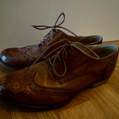 Braune Schnürschuhe