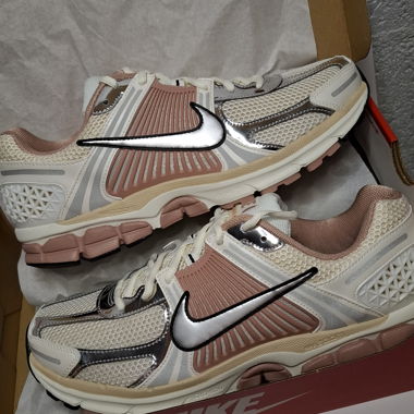 Nike Vomero 5 sail particle pink