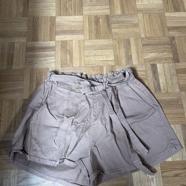 Shorts beige a vita alta