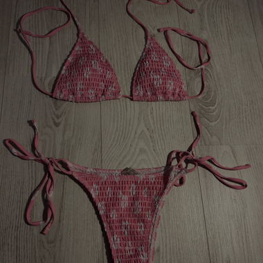 Bikinis rose 