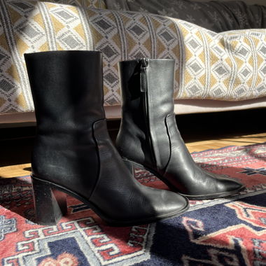 Massimo Dutti black leather boots