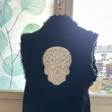 Gilet en laine avec tête de mort