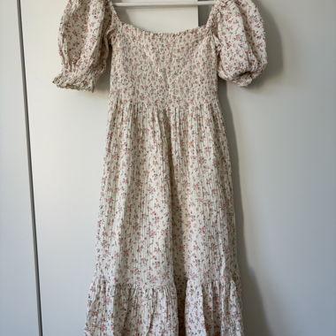 Nothing Fits But Blumenkleid