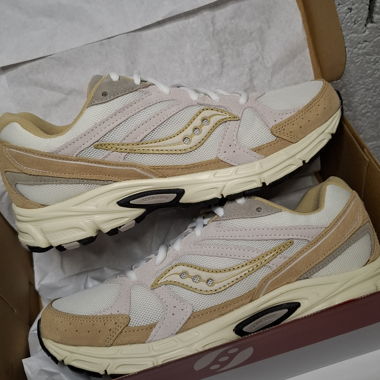 Saucony ride millenium suede white sand