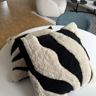 2 x Byon Fluffy Kissen 50x50cm (neu)