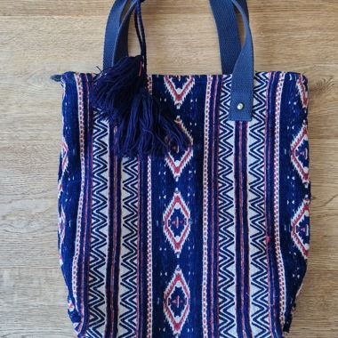 Blaue Tasche Knüpfmusteroptik 