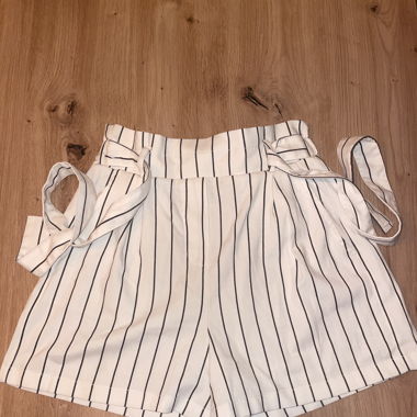 Short rayé blanc