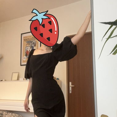 Schwarzes Kleid