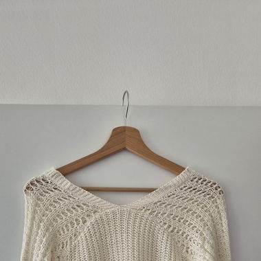 Weisser leichter Pullover