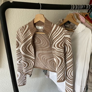 Hollister Strickjacke mit Coffe Cream Muster