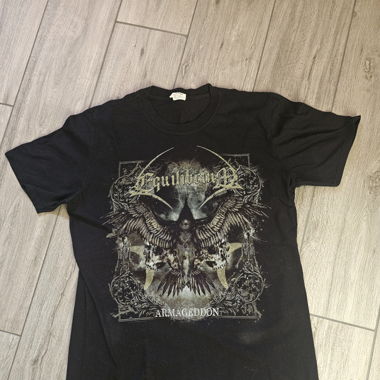 T-shirt Equilibrium 
