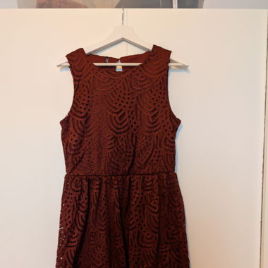 Rostbraunes Kleid