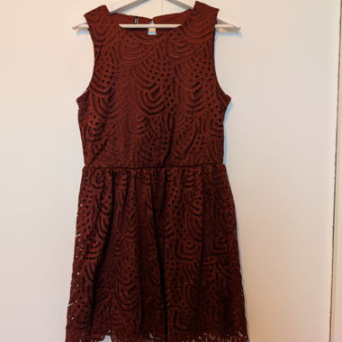 Rostbraunes Kleid