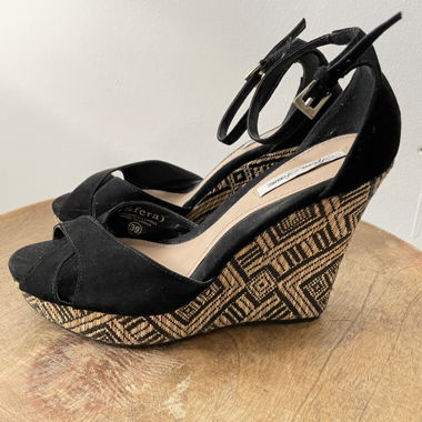 Neue plateau Heels