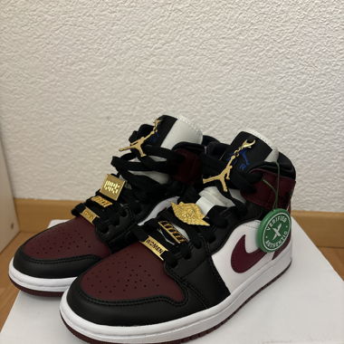 Jordan 1 Mid SE Black Dark Beetroot