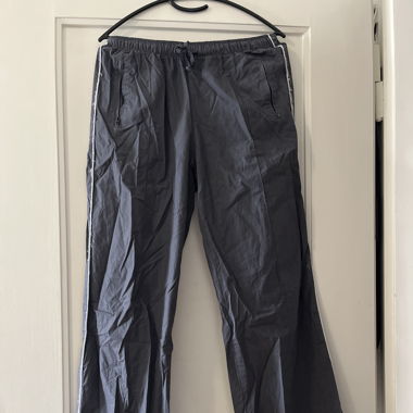 Subdued streatwear pants 
