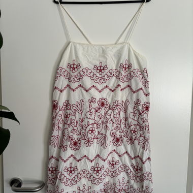 Robe brodée ZARA blanc/rouge L