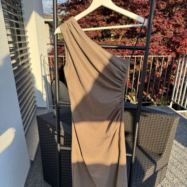Elegantes one shoulder Kleid