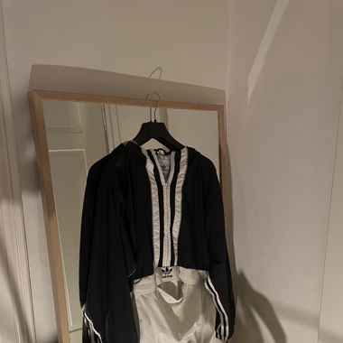 ADIDAS ORIGINALS - WINDBREAKER