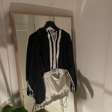 ADIDAS ORIGINALS - WINDBREAKER