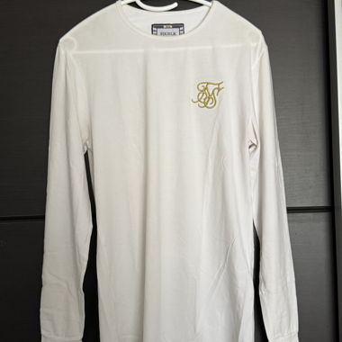 Weisser Siksilk-Pullover