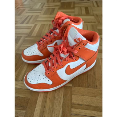 Nike dunk high orange