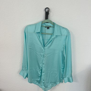 Chemisier turquoise en satin