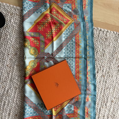 HERMÈS Vintage-Seidentuch