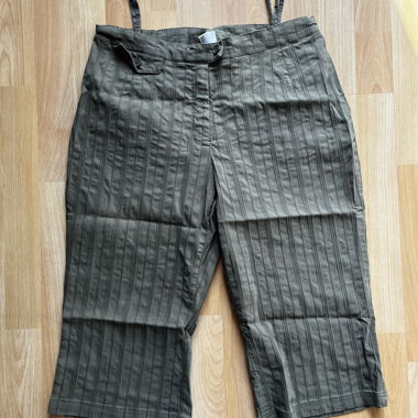 Pantalone 3/4 kaki con righe