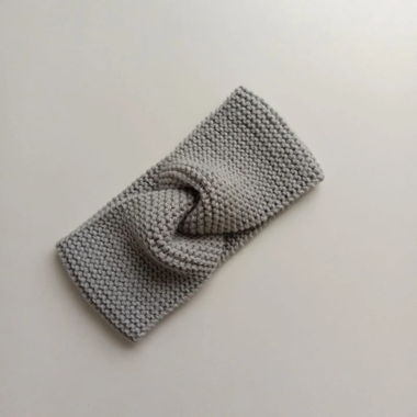 Gestricktes Stirnband grau