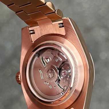 Kupfernes Römisches Zifferblatt-NH35 Automatik-Roségold-geriffelte Lünette