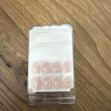 Klebefalschen für Nägel