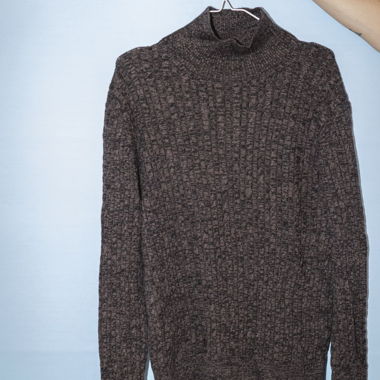 Maglione a coste con collo alto da uomo