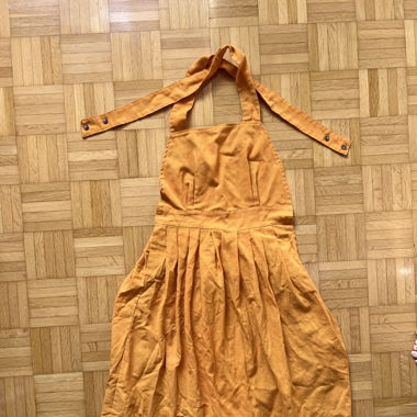 Leinenkleid mit Apron Cross Back