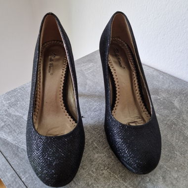 Heeled shoe