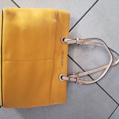 Michael Kors Tasche gelb mit beigen Henkeln