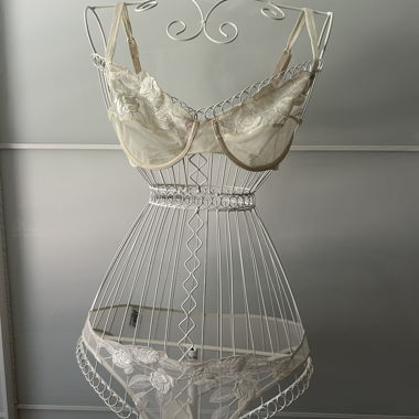 Beiges Lingerie-Set. Grösse: 75 EUR. Christies